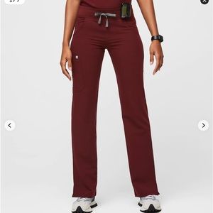 FIGS Kade Cargo scrub pants- petite